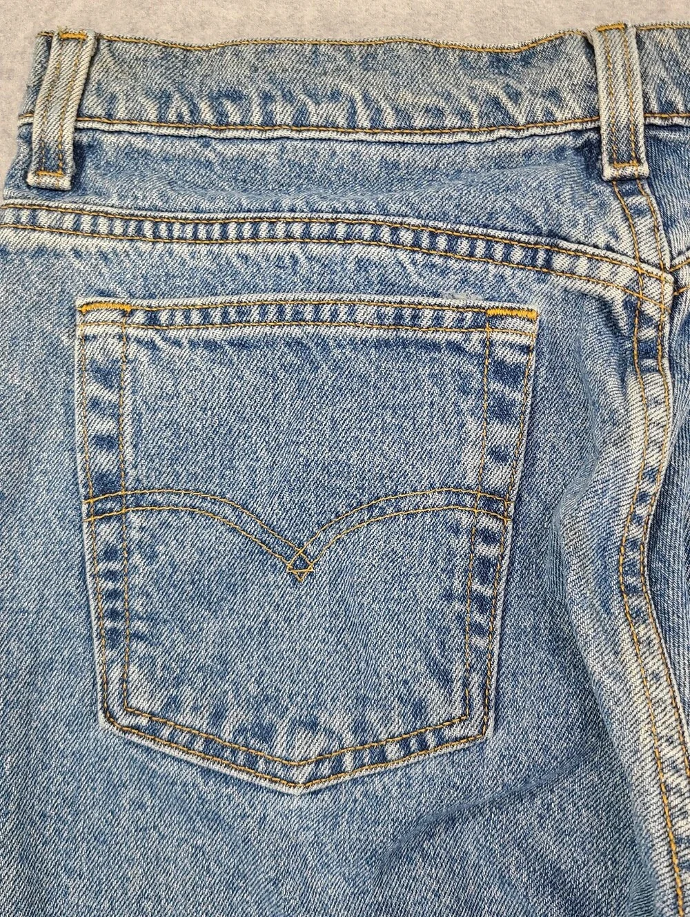 Vintage 90s Levi's Men's 556 Guys Fit Jeans Women 14 34x31 Medium Straight USA